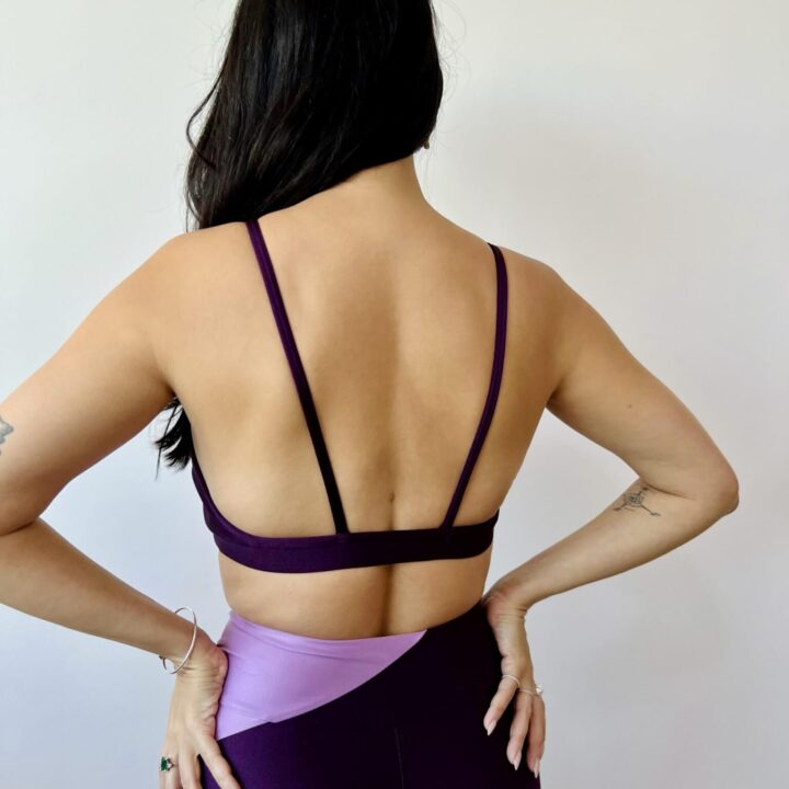 Alternative view of Top Basic Decote Uva