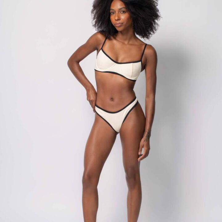 Top Elisa Branco com Preto