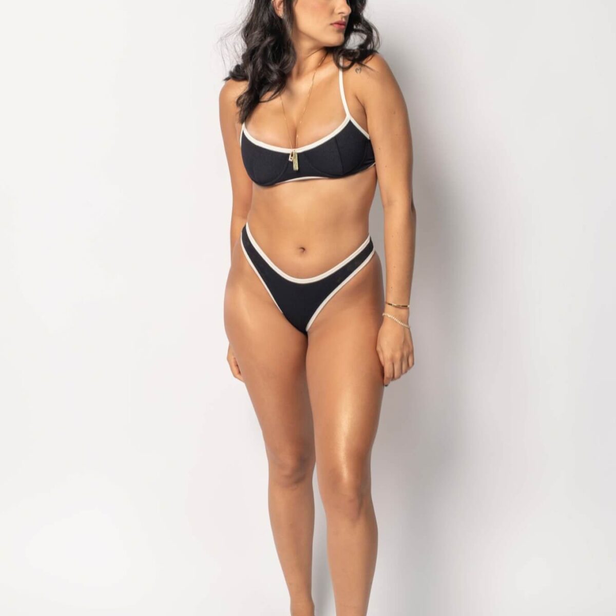 Top Elisa Preto com Branco