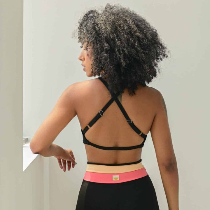 Alternative view of Top Unique Preto