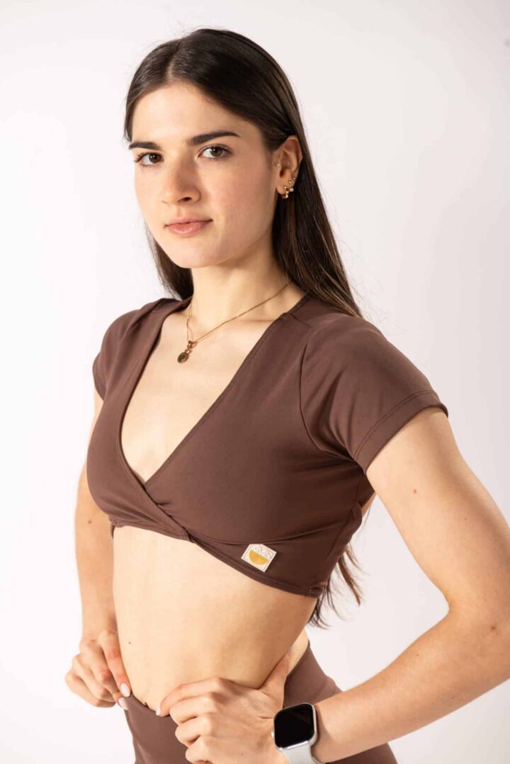 Top Camiseta Decote Marrom