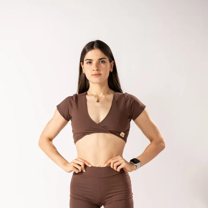 Top Camiseta Decote Marrom