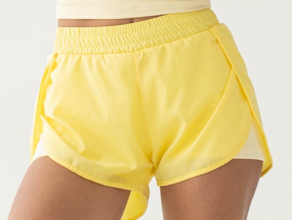Short Wide Amarelo Manteiga
