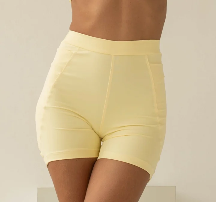 Short Curve Amarelo Manteiga